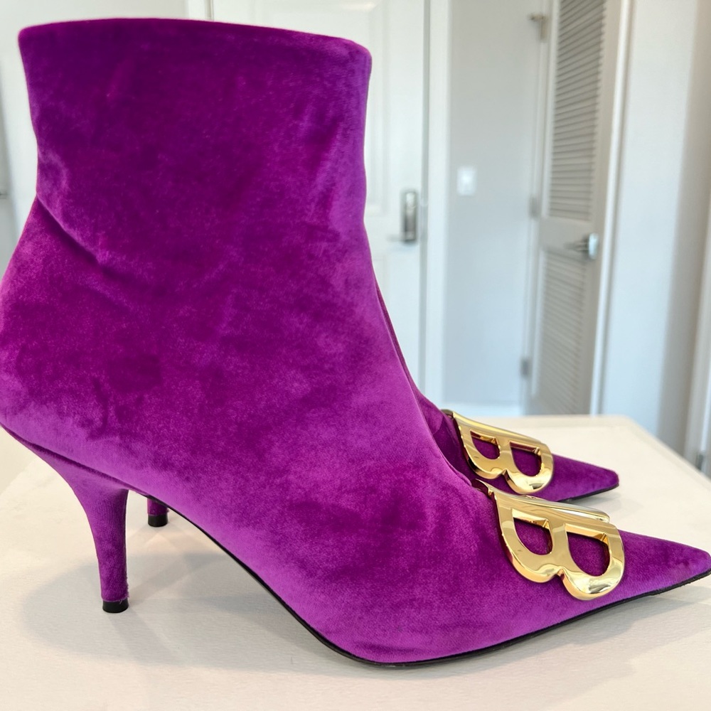 Authentic Balenciaga Bootie size 36.5. Worn once in good condition.